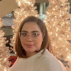Meet your Posher, Alexandra
